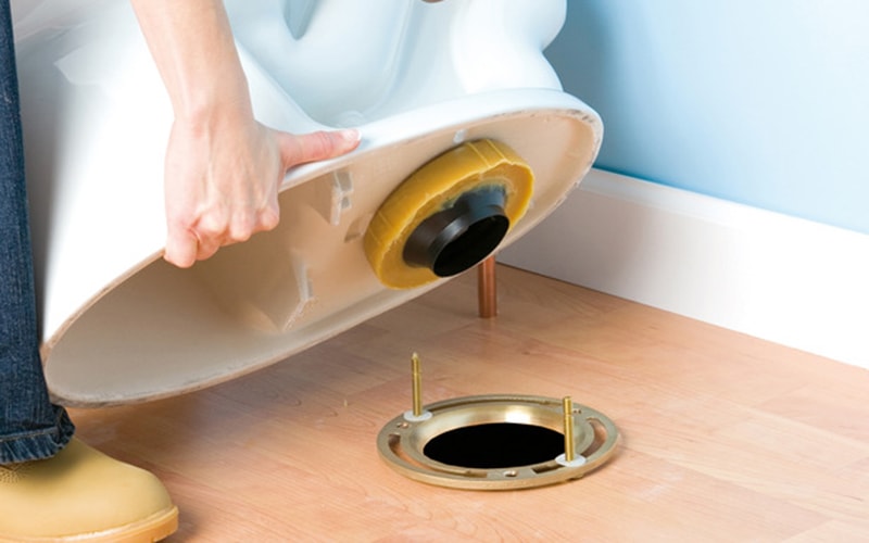 Tâm thoát bồn cầu là gì? Cách kiểm tra trước khi mua để tránh phải sửa nền